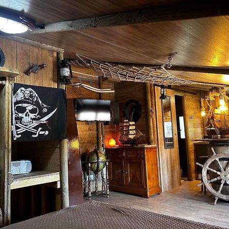 Les Chambres De Paulette Chambres A Theme Jack Sparrow Sainte-Marie-la-Mer Dış mekan fotoğraf