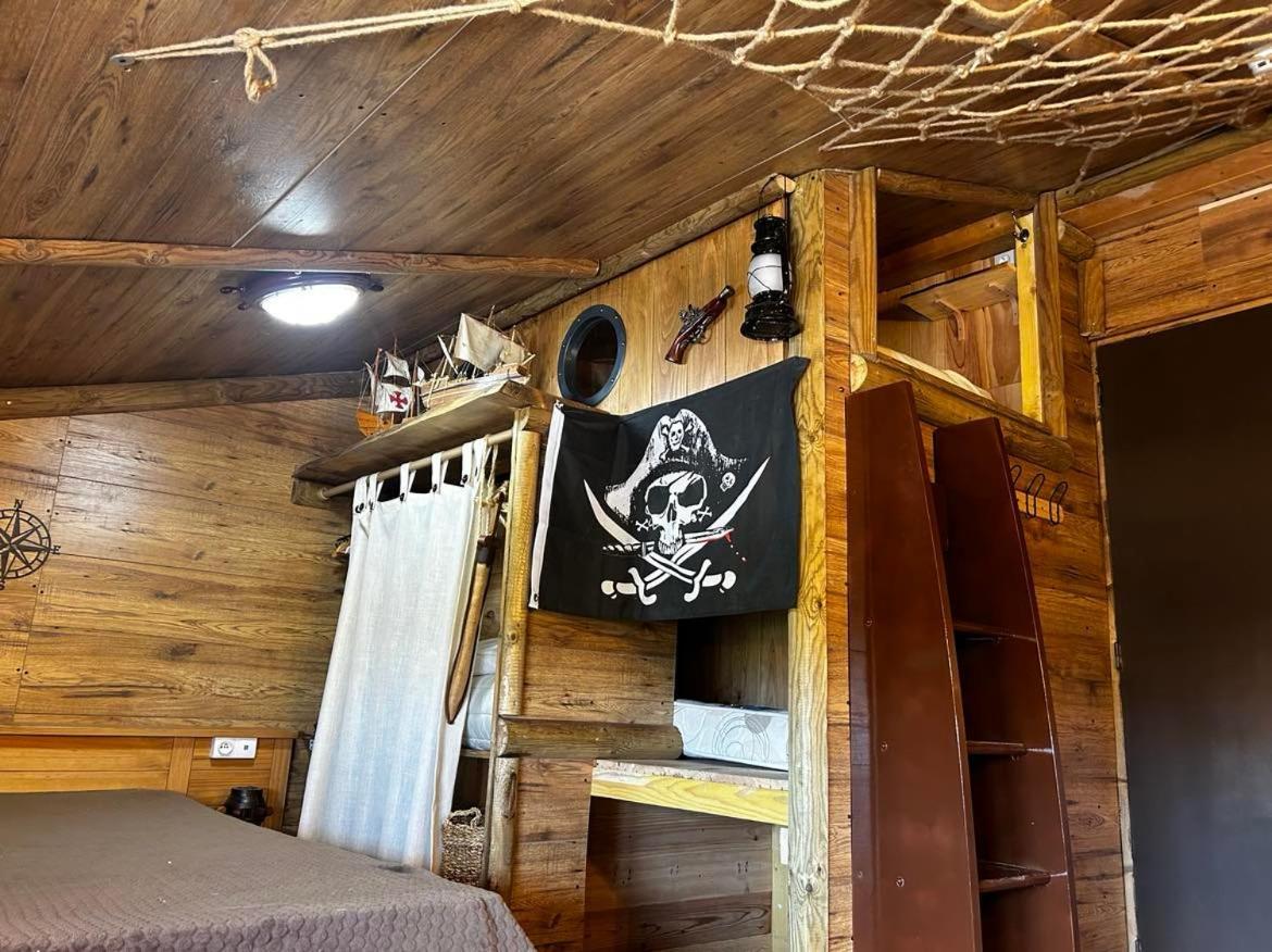 Les Chambres De Paulette Chambres A Theme Jack Sparrow Sainte-Marie-la-Mer Dış mekan fotoğraf