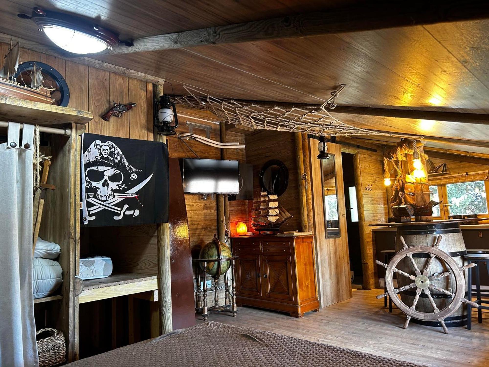 Les Chambres De Paulette Chambres A Theme Jack Sparrow Sainte-Marie-la-Mer Dış mekan fotoğraf